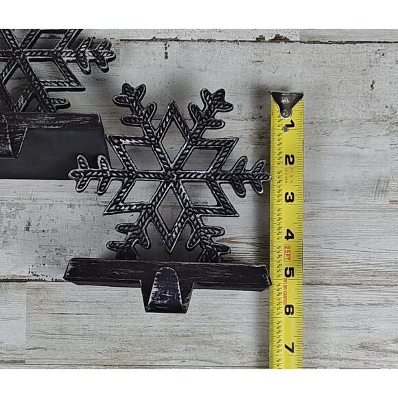 2 Metal Snowflake Stocking Holders/Hangers With Intricate Designs Unbranded - Picture 10 of 10
